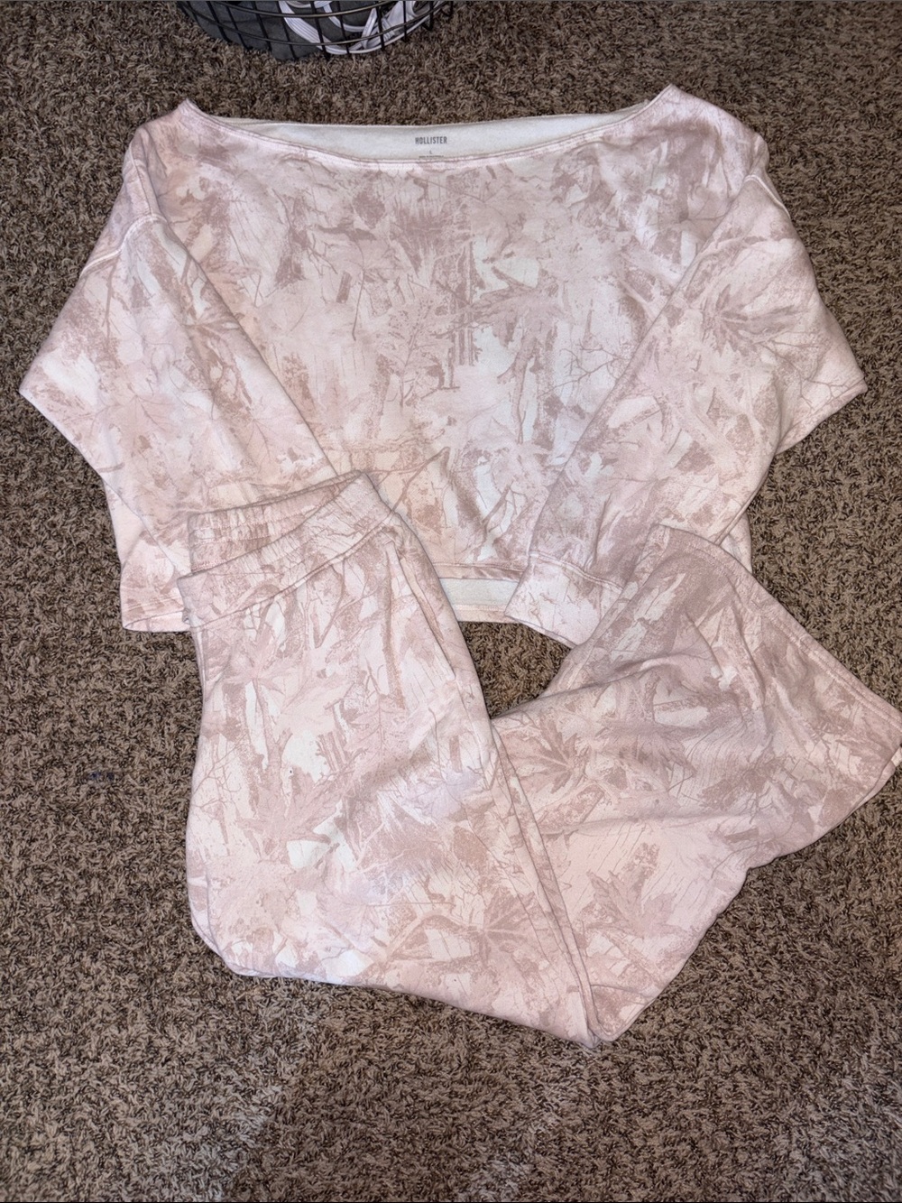 Hollister Pale Pink Camo Print Lounge Set Large Top, Small Bottoms